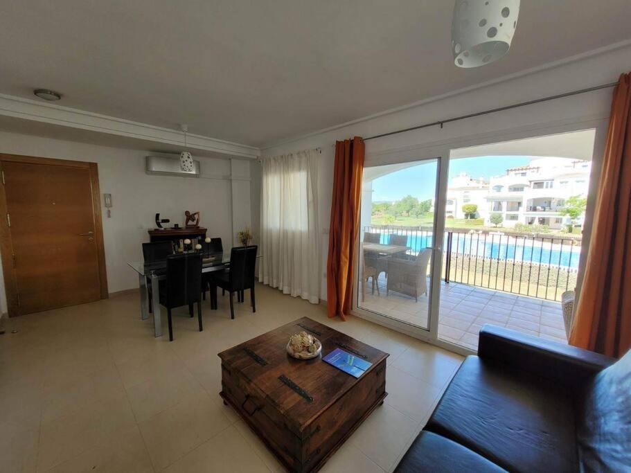 Belle Vue Sur La Piscine Apartment Sucina Bagian luar foto